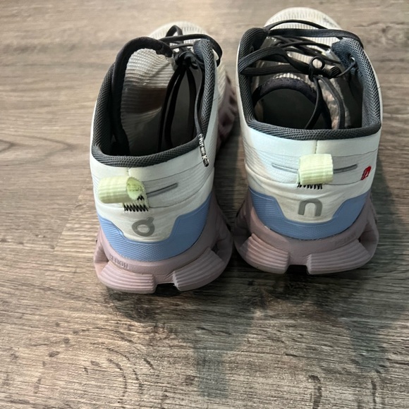 On cloud running shoes - Picture 2 of 2